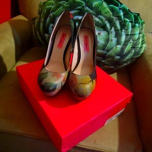 The Best looking shoes ever Betsy Johnson, look at these bottoms